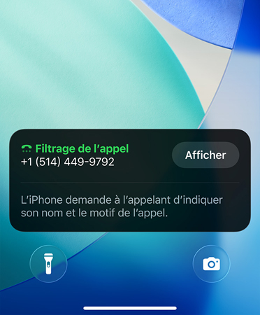 Widget d’app sur iPhone montrant la fonctionnalité de filtrage d’un appel entrant. Le fond d’écran du nouveau système d’exploitation s’affiche en arrière-plan