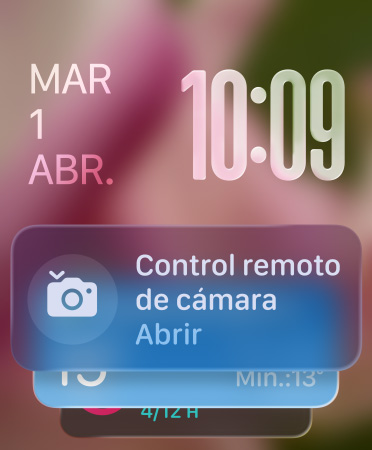 El widget de Control de Cámara aparece en la parte inferior de la pantalla, con números translúcidos en la parte superior derecha y la fecha a la izquierda