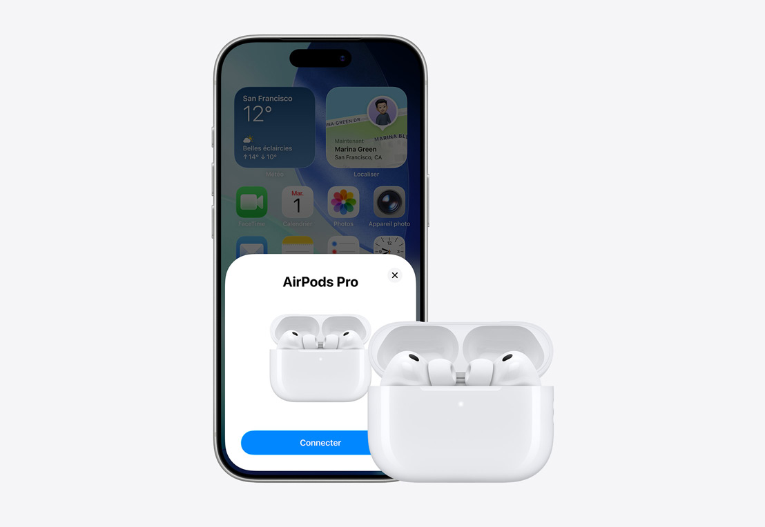 Face avant d’un iPhone, affichant le message de connexion d’une paire d’AirPods, AirPods disposés dans un boîtier ouvert à côté de l’iPhone