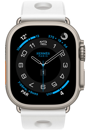 Apple Watch Hermès Ultra 3，採用原色鈦金屬錶殼，Hermès Circulaire 錶面展示複雜功能：天氣、健身記錄圓圈、巴黎時間、紫外線指數；配搭 Blanc 白色 Scub'H Diving 錶帶