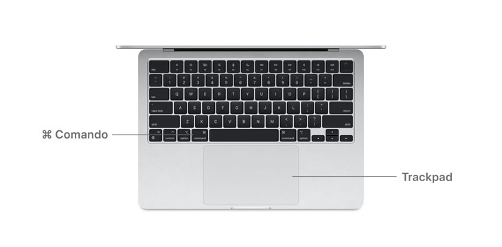 Vista del escritorio de la tecla Comando y el trackpad de una MacBook Air con chip M4.
