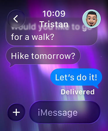 An image of the northern lights as the background of a group chat in Messages