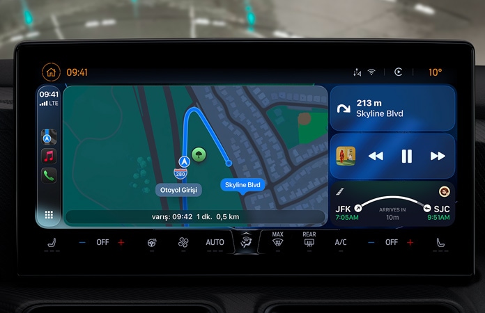 Bir araçta CarPlay uygulamasının yeni tasarımı vurgulanıyor