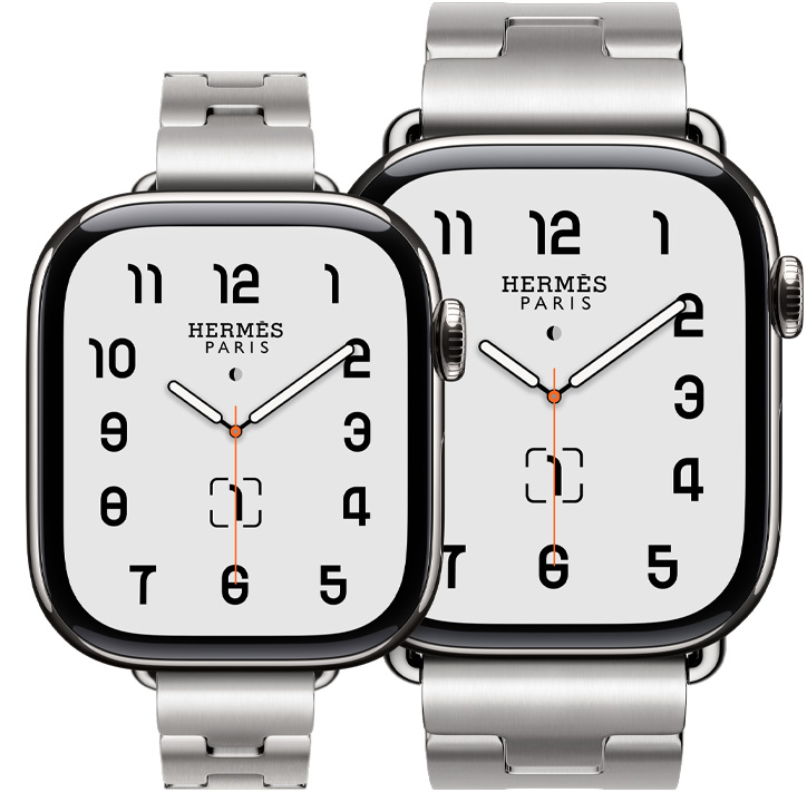 Due Apple Watch Hermès Series 11, casse in titanio color argento, cinturini Grand H Fin e Grand H color Satiné