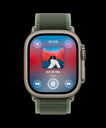 Apple Watch Ultra 3, caja de titanio, color natural, playlist para entrenar en Apple Music, controles, canción anterior, siguiente canción, pausar, correa Loop Trail, color verde/neón