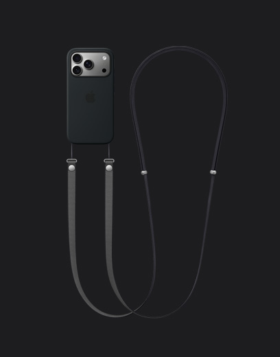 iPhone 17 Pro, zadná strana, strieborná farba, s čiernym silikónovým krytom s MagSafe a pripnutým tmavosivým crossbody popruhom