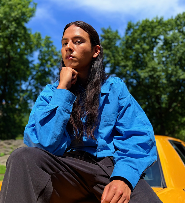 Фотографія людини, яку було зроблено за допомогою режиму «Портрет» нового рівня