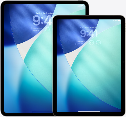 Un iPad et un iPad Air côte à côte, l’iPad Air devant, superposé à l’iPad, orientation portrait, l’écran verrouillé affiche l’heure en Liquid Glass translucide